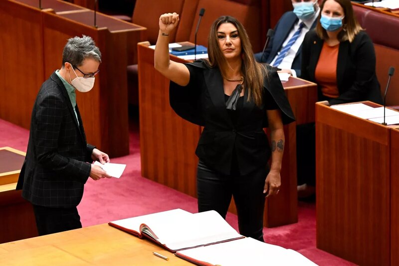 Avstraliyada aborigen senator II Elizabeti 