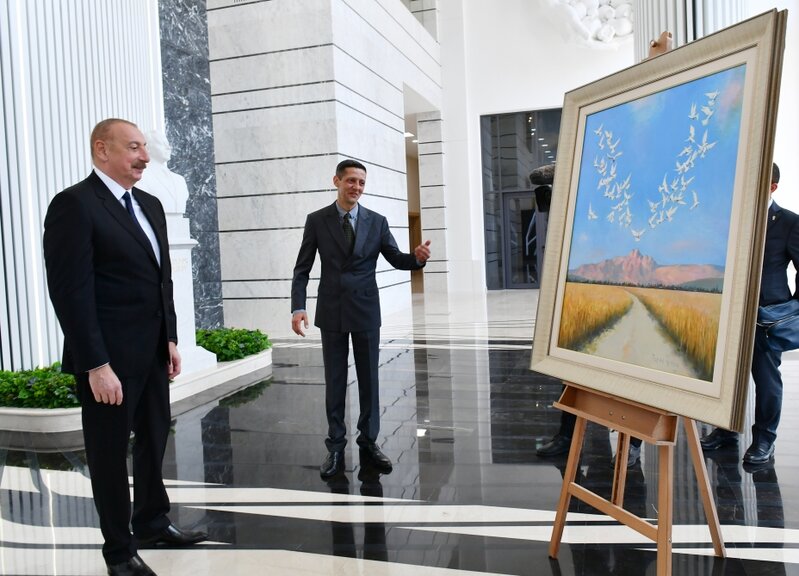 Prezident Kənd Təsərrüfatı Nazirliyinin yeni inzibati binasının açılışında iştirak etdi - FOTO