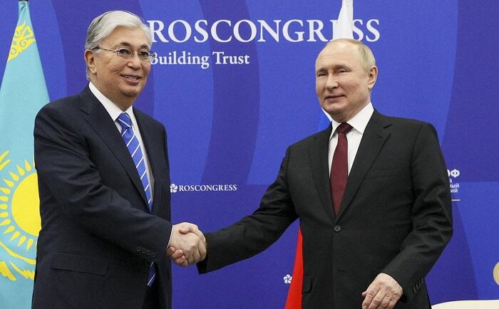 Putin və Tokayev arasında görüş keçirildi