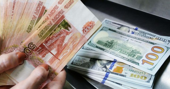 Moskva birjasında dolların məzənnəsi düşüb