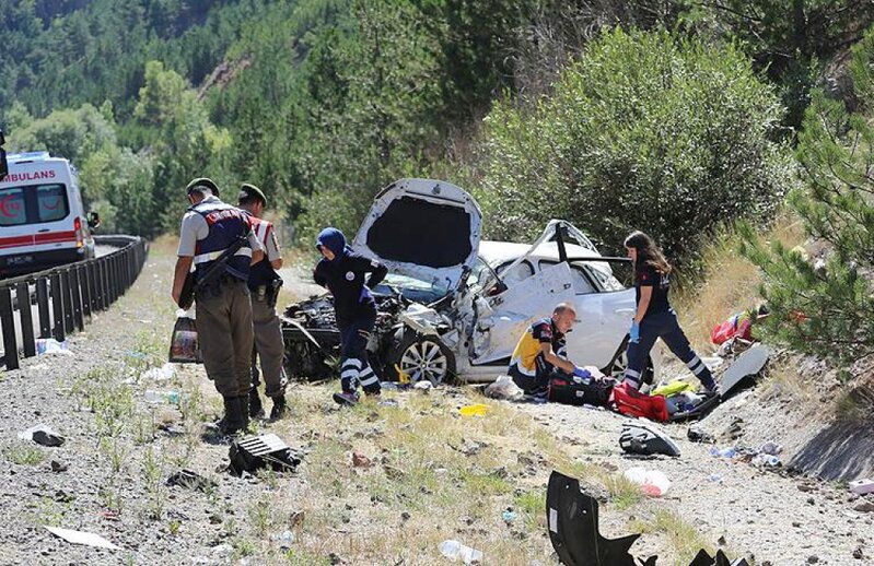Türkiyədə daha bir ağır qəza: 5 ölü, 6 yaralı