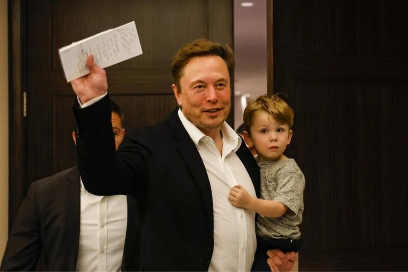 Elon Musk kimdir?